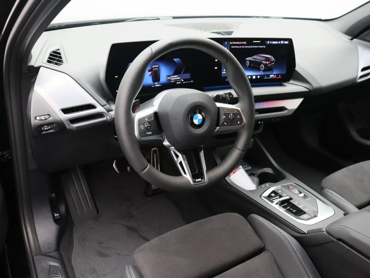 120 M Sportpakket Pro | Premium Pack | Stuurwielrand verwarmd | Achteruitrijcamera | Driving Assistant Plus | Parking Assistant | 19''