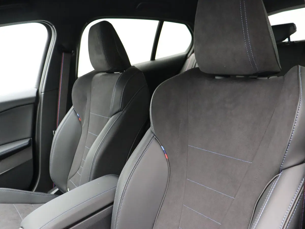 120 M Sportpakket Pro | Premium Pack | Stuurwielrand verwarmd | Achteruitrijcamera | Driving Assistant Plus | Parking Assistant | 19''