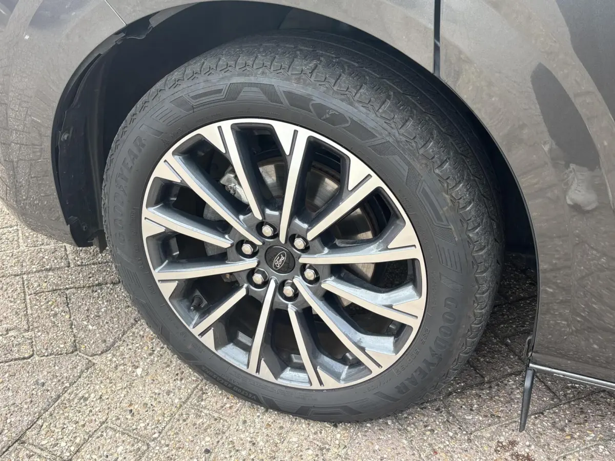 340 2.5 PHEV L2H1 Titanium X 233PK VOL leder 8 zitplaatsen verschuif/uitneembare stoelen Adaptieve Cruise Climate 2de rij All Seasons 19" velgen *Compleet*