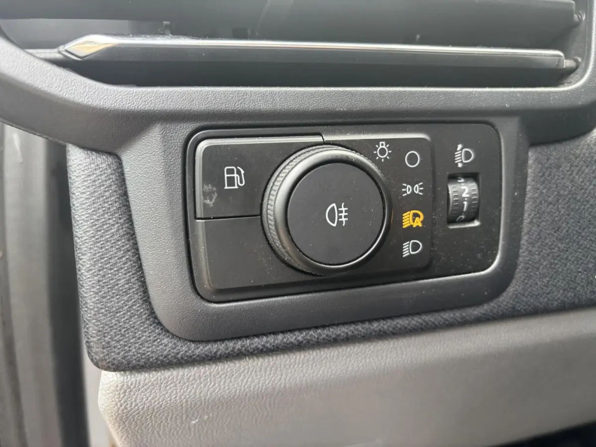 340 2.5 PHEV L2H1 Titanium X 233PK VOL leder 8 zitplaatsen verschuif/uitneembare stoelen Adaptieve Cruise Climate 2de rij All Seasons 19" velgen *Compleet*