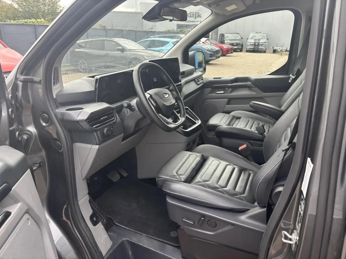 340 2.5 PHEV L2H1 Titanium X 233PK VOL leder 8 zitplaatsen verschuif/uitneembare stoelen Adaptieve Cruise Climate 2de rij All Seasons 19" velgen *Compleet*