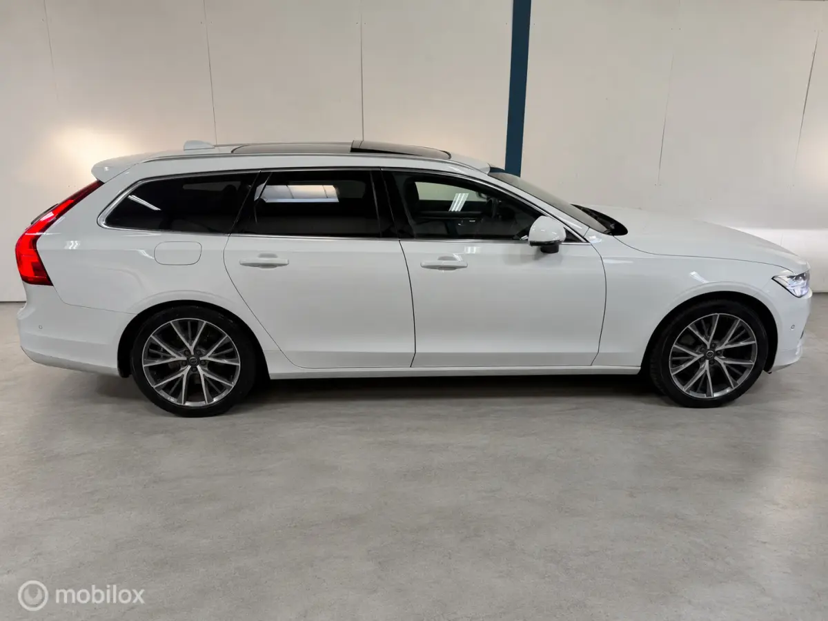 2.0 T5 Momentum NL-AUTO / PANO / LEER