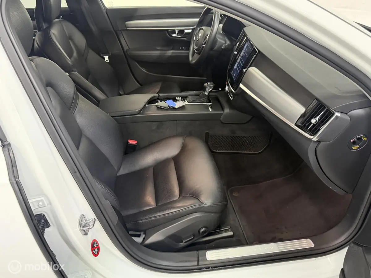 2.0 T5 Momentum NL-AUTO / PANO / LEER