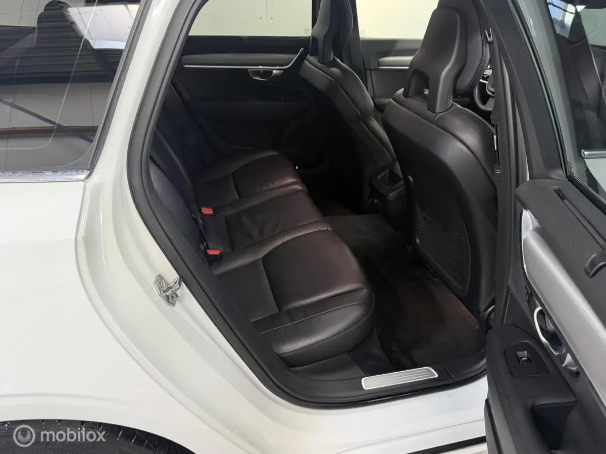 2.0 T5 Momentum NL-AUTO / PANO / LEER