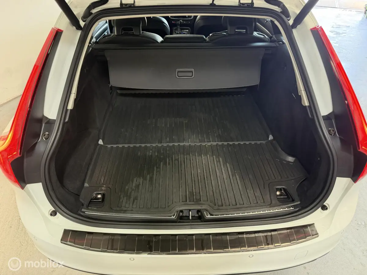 2.0 T5 Momentum NL-AUTO / PANO / LEER