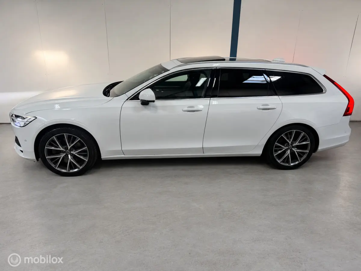 2.0 T5 Momentum NL-AUTO / PANO / LEER