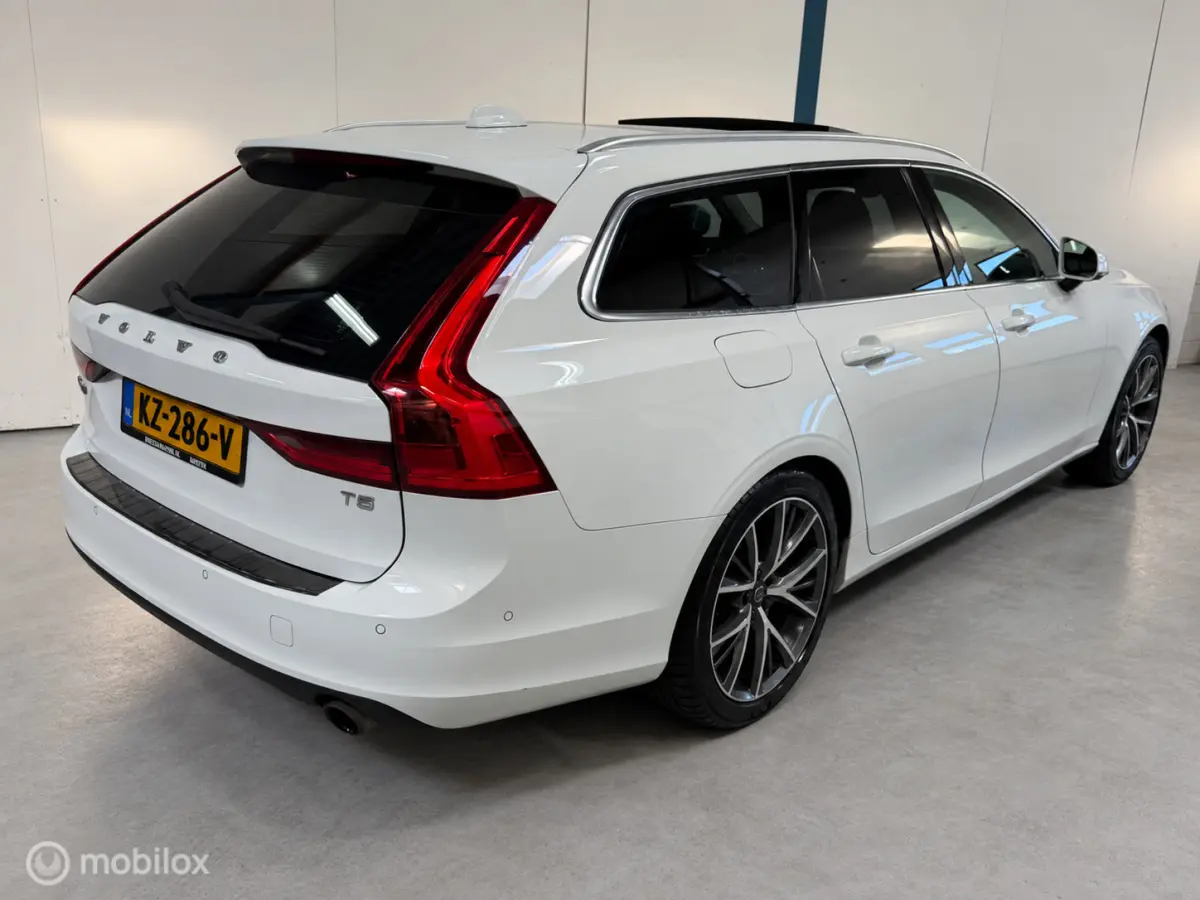 2.0 T5 Momentum NL-AUTO / PANO / LEER