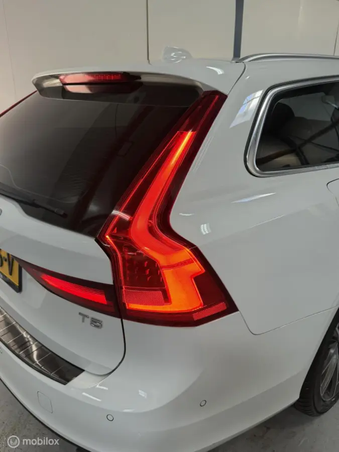 2.0 T5 Momentum NL-AUTO / PANO / LEER