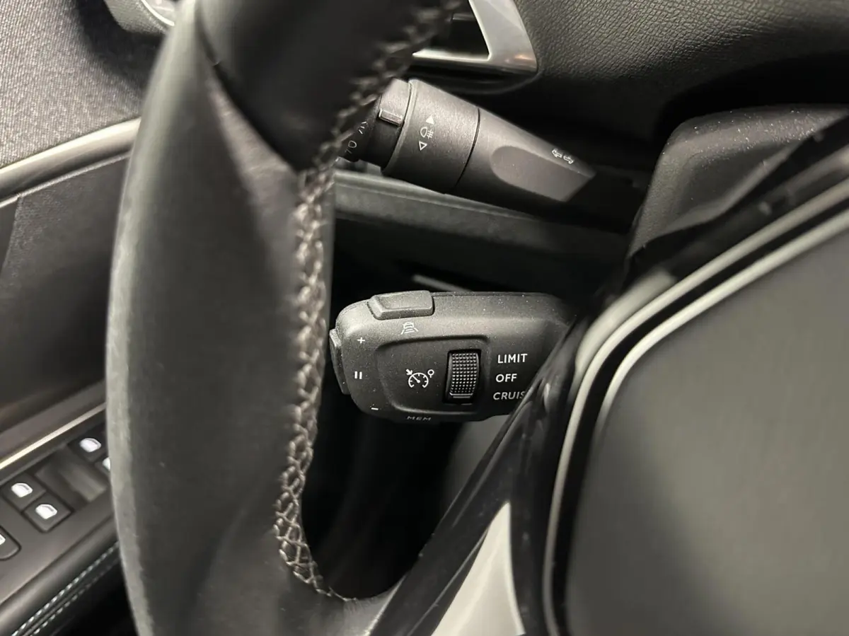 1.2 PureTech Blue Lease Allure TREKHAAK CAMERA LM ECC ADAPTIEF CRUISE LED CARPLAY.