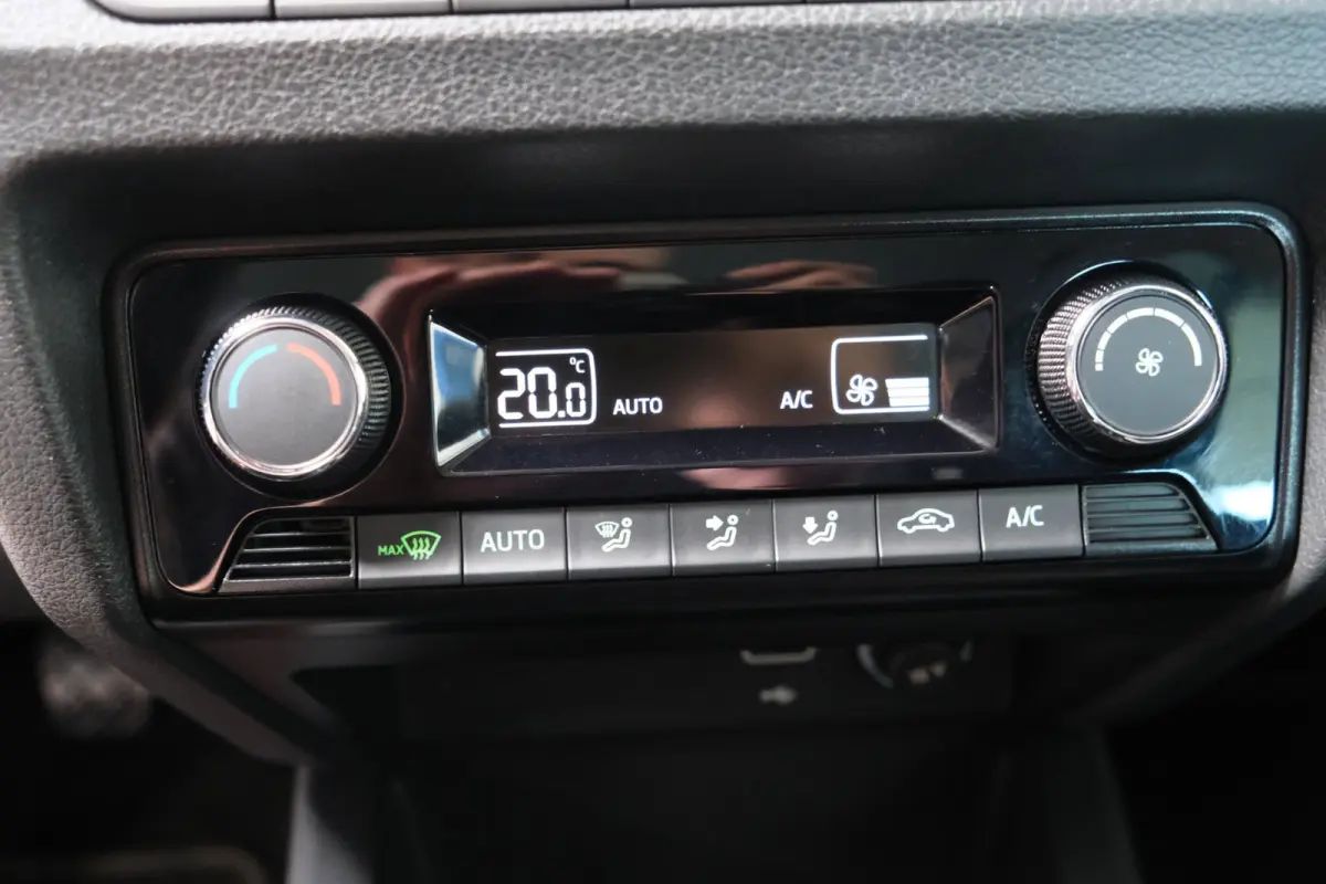 1.0 TSI Ambition - N.A.P. Airco, Cruise, Navi, PDC, Carplay.