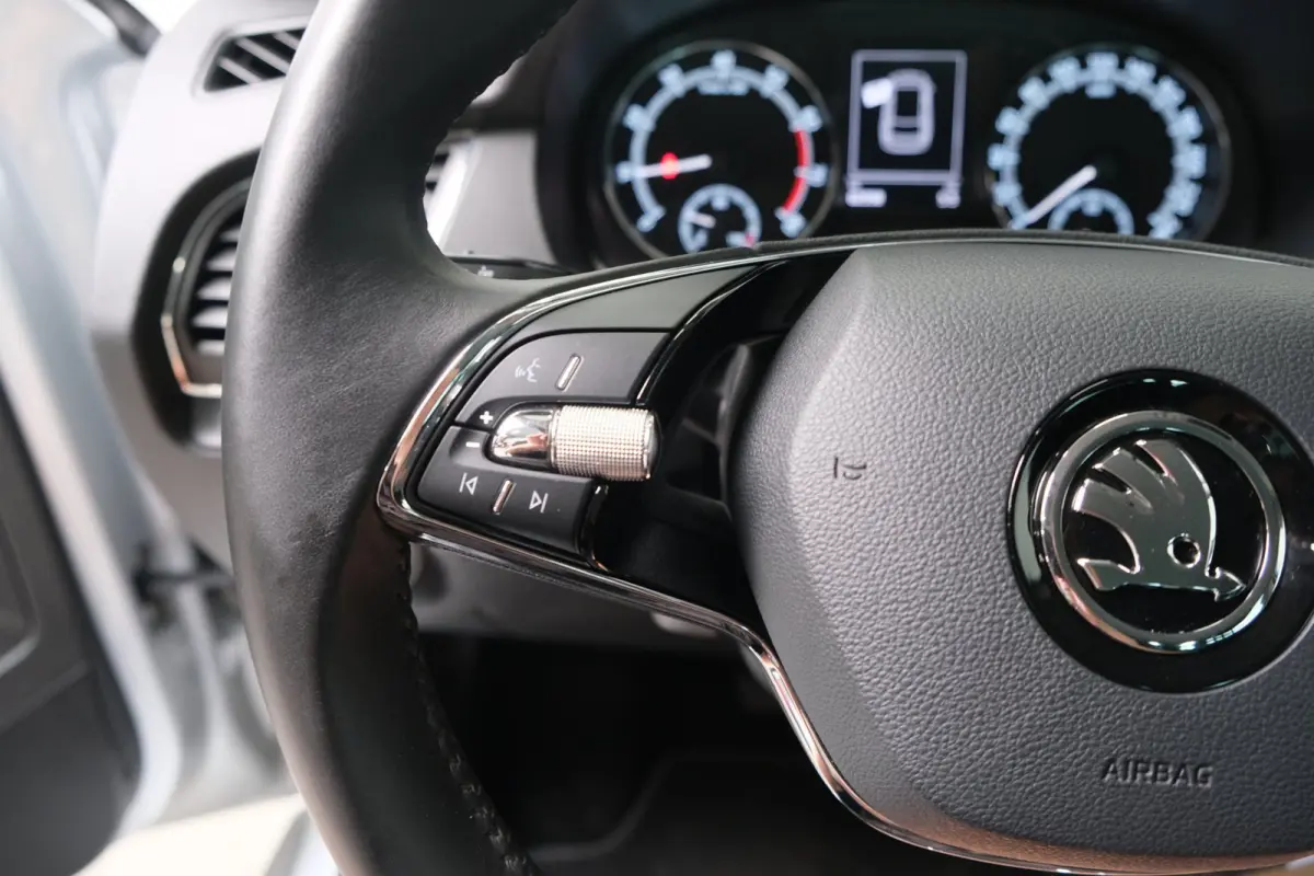 1.0 TSI Ambition - N.A.P. Airco, Cruise, Navi, PDC, Carplay.