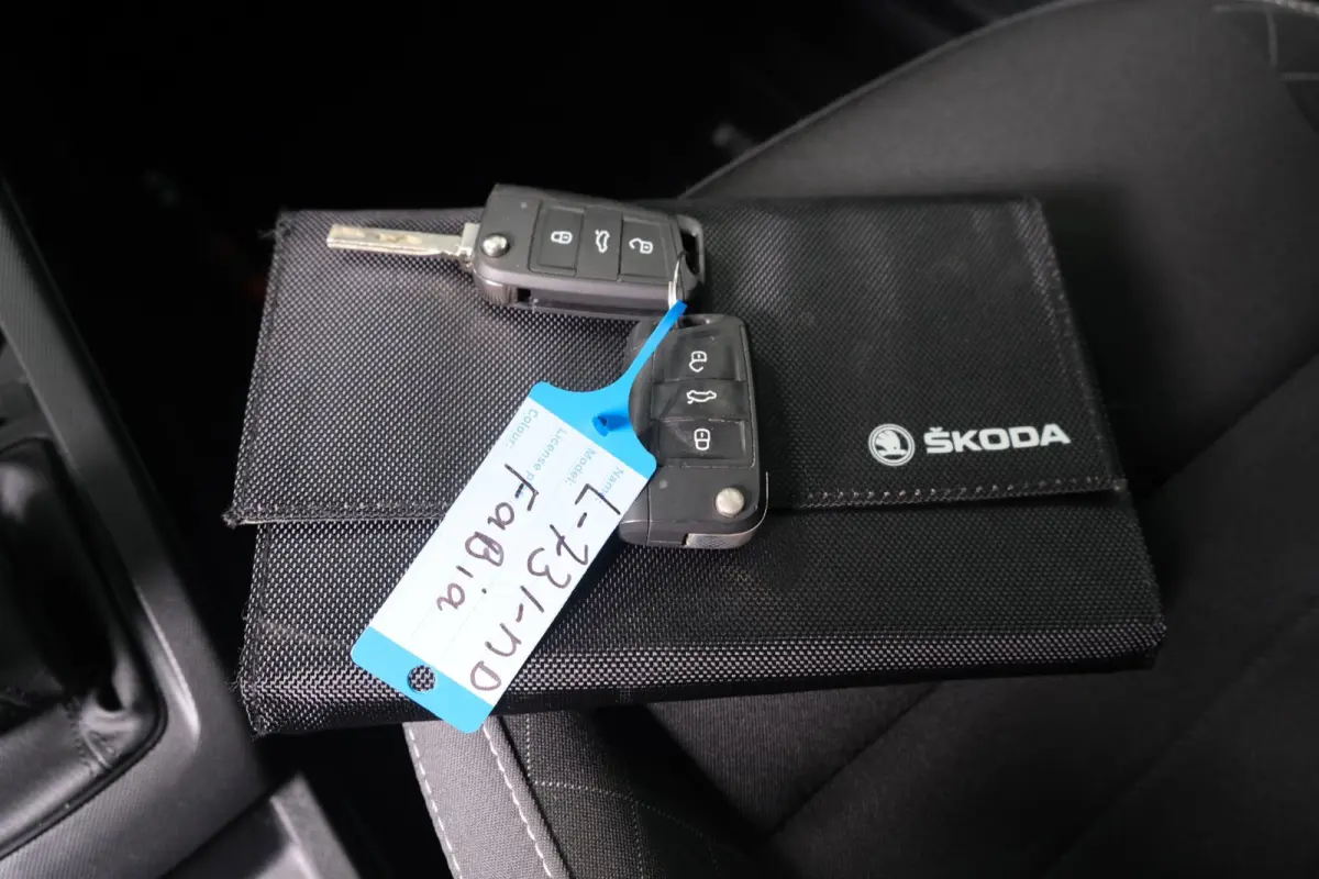 1.0 TSI Ambition - N.A.P. Airco, Cruise, Navi, PDC, Carplay.