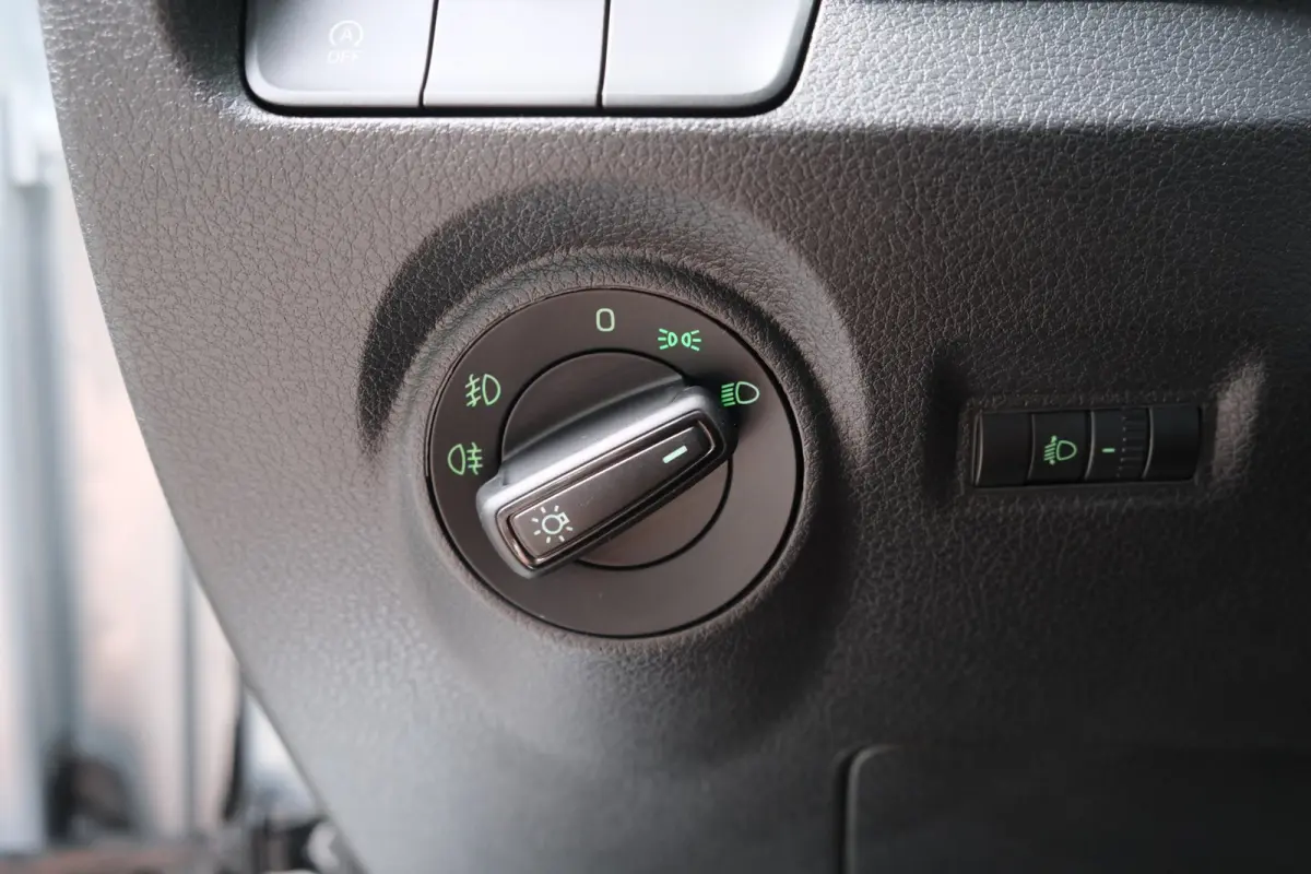 1.0 TSI Ambition - N.A.P. Airco, Cruise, Navi, PDC, Carplay.