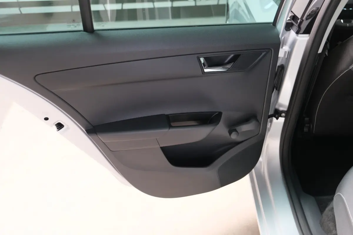 1.0 TSI Ambition - N.A.P. Airco, Cruise, Navi, PDC, Carplay.