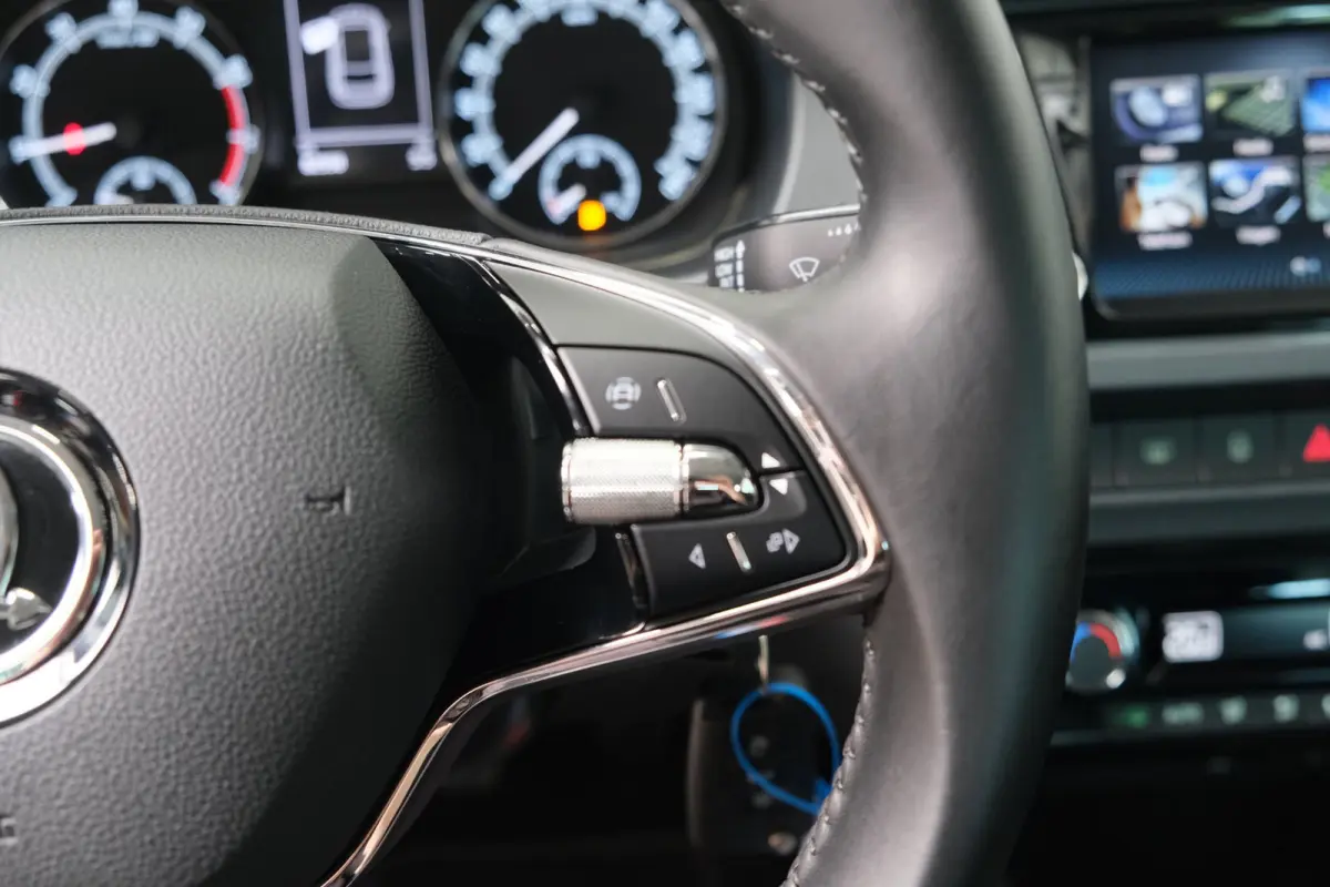 1.0 TSI Ambition - N.A.P. Airco, Cruise, Navi, PDC, Carplay.