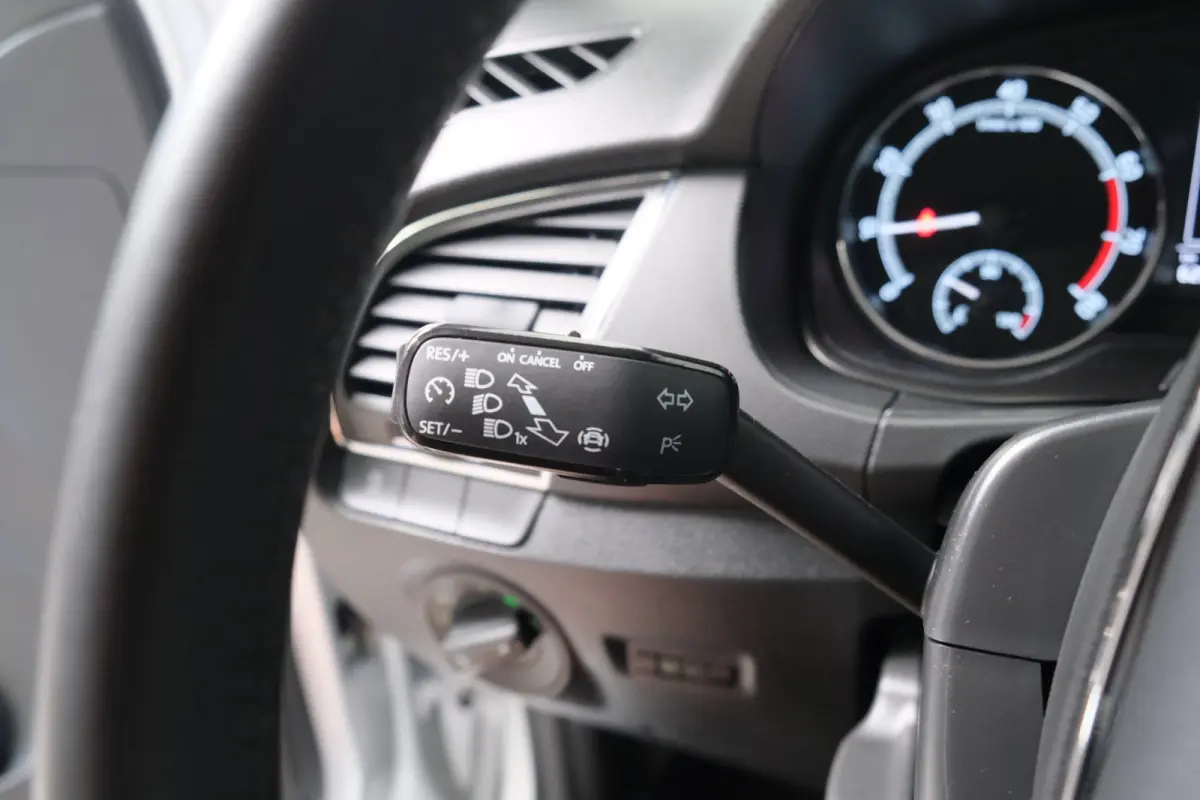 1.0 TSI Ambition - N.A.P. Airco, Cruise, Navi, PDC, Carplay.