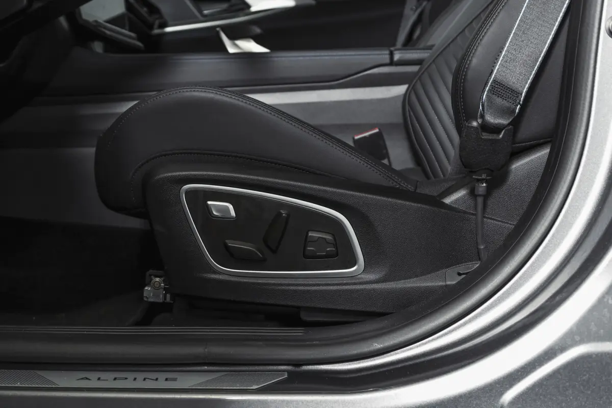 1.2 E-Tech full hybrid 200 esprit Alpine | 360 Camera | Elek. Stoelen | Winterpack | Dig. Cockpit | Adapt. Cruise | PDC | NAV+App. Connect | ECC | LM 20" | 5819