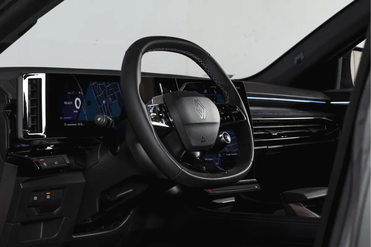 1.2 E-Tech full hybrid 200 esprit Alpine | 360 Camera | Elek. Stoelen | Winterpack | Dig. Cockpit | Adapt. Cruise | PDC | NAV+App. Connect | ECC | LM 20" | 5819