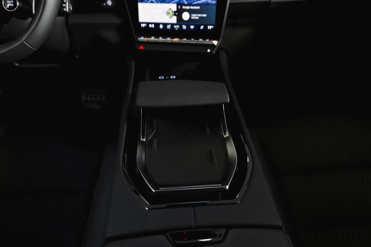 1.2 E-Tech full hybrid 200 esprit Alpine | 360 Camera | Elek. Stoelen | Winterpack | Dig. Cockpit | Adapt. Cruise | PDC | NAV+App. Connect | ECC | LM 20" | 5819