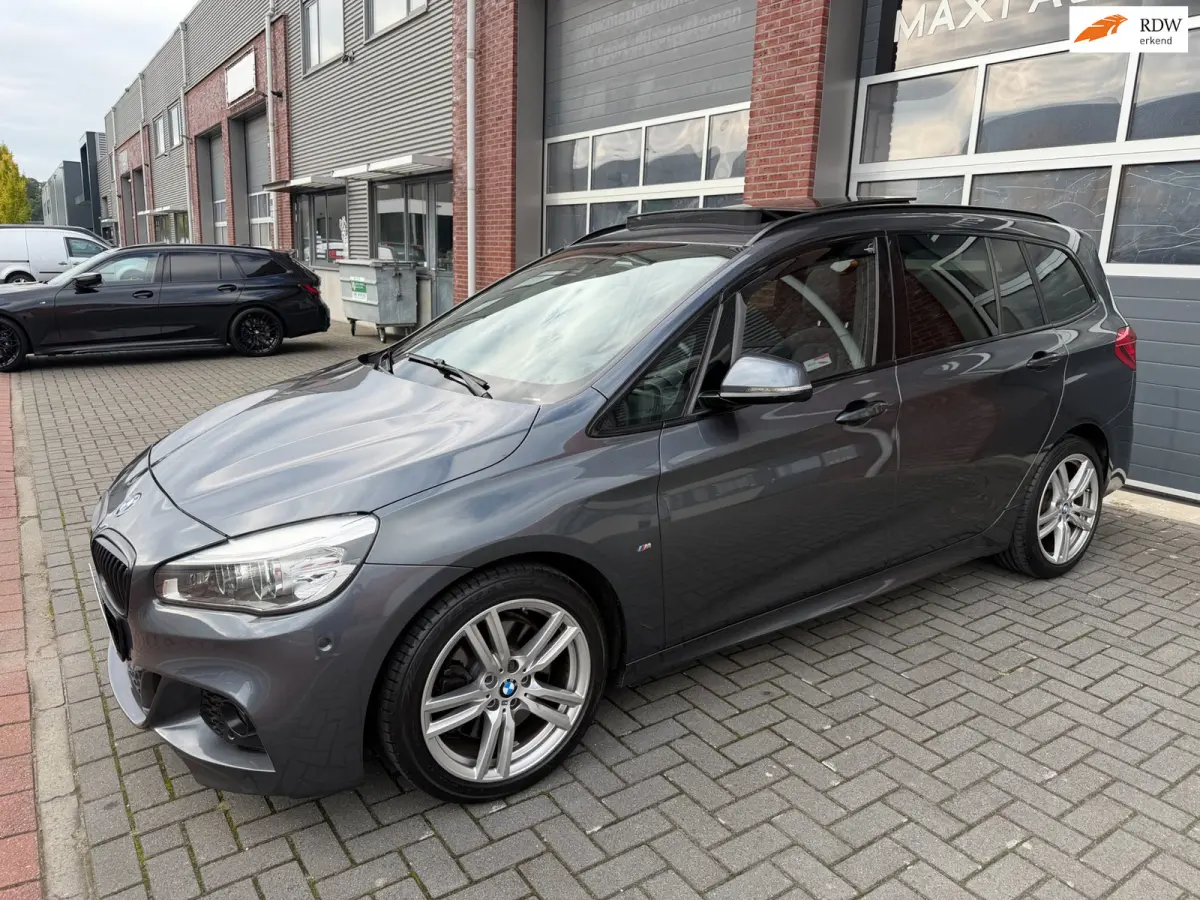 220i 7p. M-Sport LED HUD Pano Camera