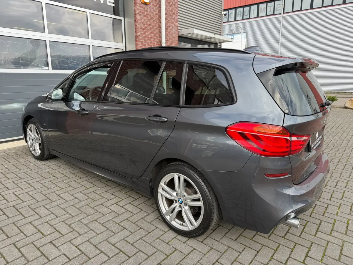 220i 7p. M-Sport LED HUD Pano Camera
