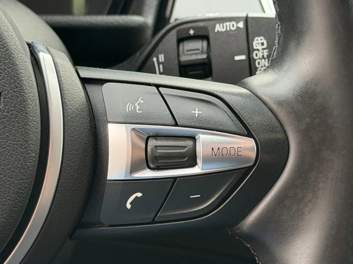 220i 7p. M-Sport LED HUD Pano Camera