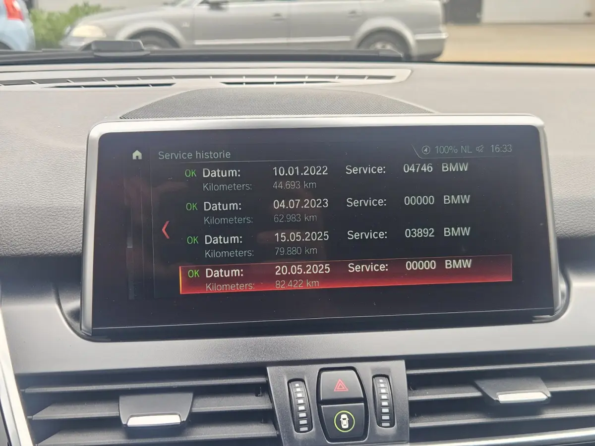220i 7p. M-Sport LED HUD Pano Camera