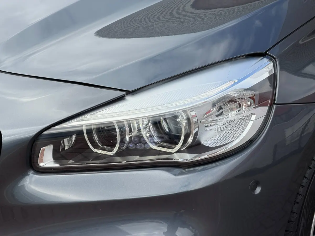220i 7p. M-Sport LED HUD Pano Camera