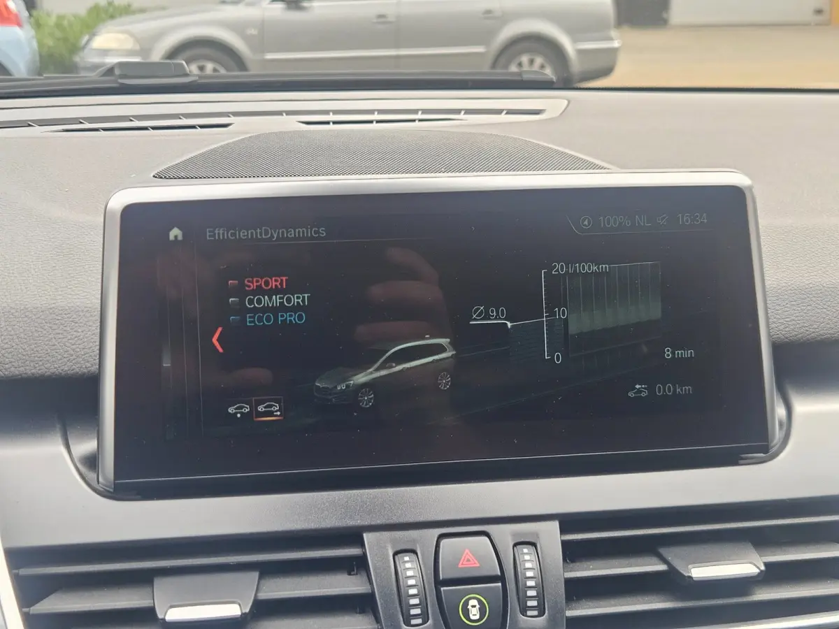 220i 7p. M-Sport LED HUD Pano Camera