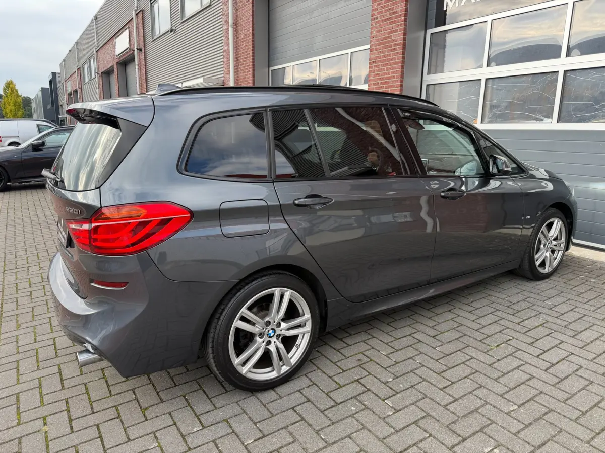 220i 7p. M-Sport LED HUD Pano Camera