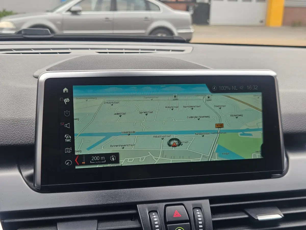 220i 7p. M-Sport LED HUD Pano Camera