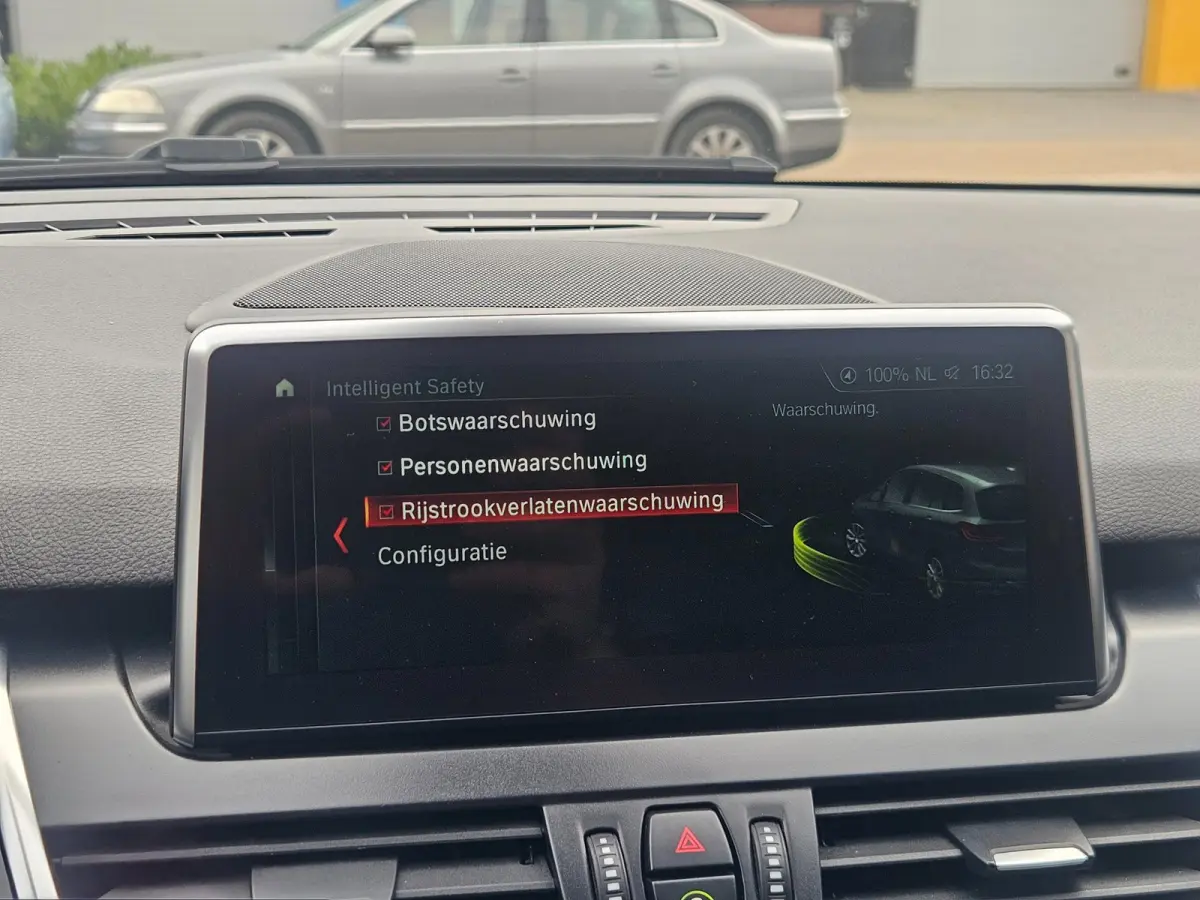 220i 7p. M-Sport LED HUD Pano Camera