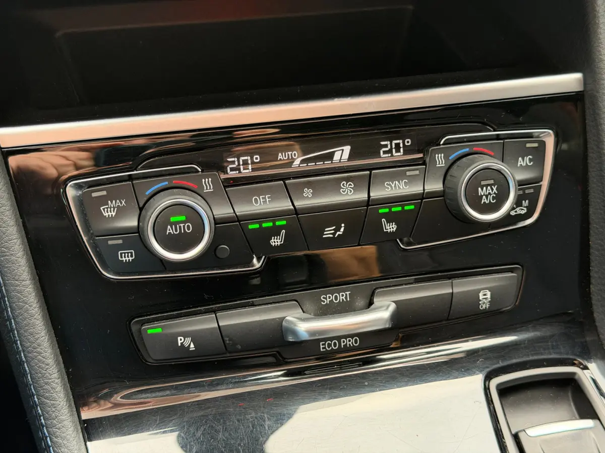 220i 7p. M-Sport LED HUD Pano Camera