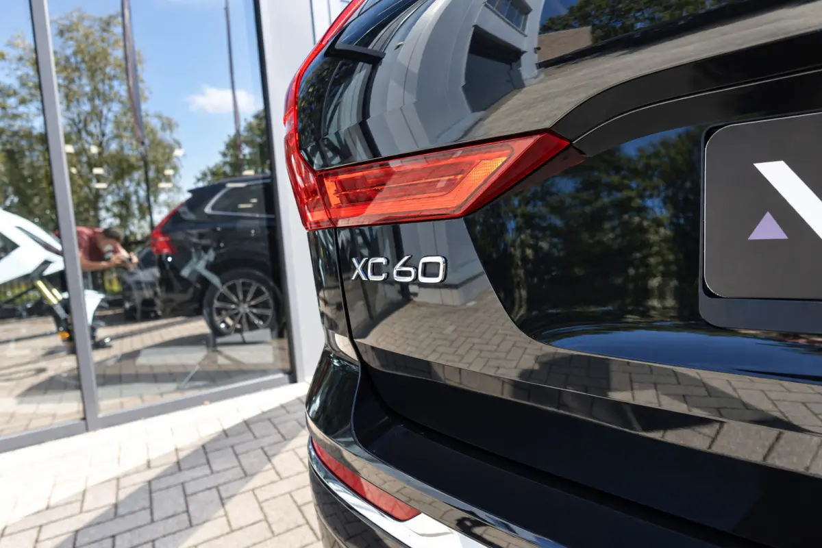 2.0 Recharge T8 AWD Inscription PANO ACC LEDER VOL