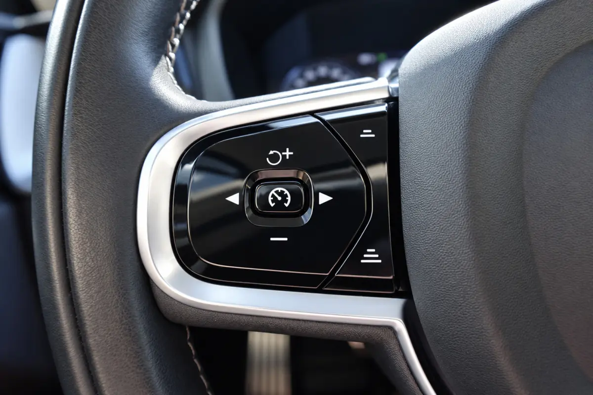 2.0 Recharge T8 AWD Inscription PANO ACC LEDER VOL
