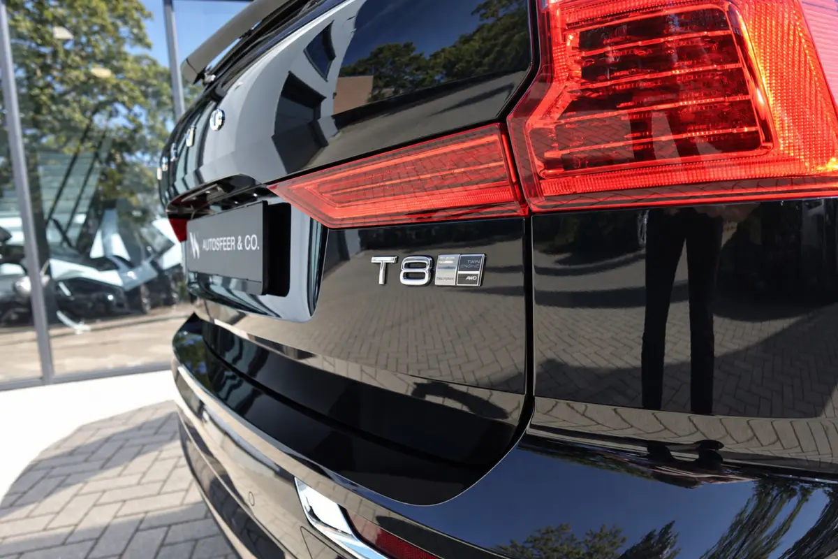 2.0 Recharge T8 AWD Inscription PANO ACC LEDER VOL