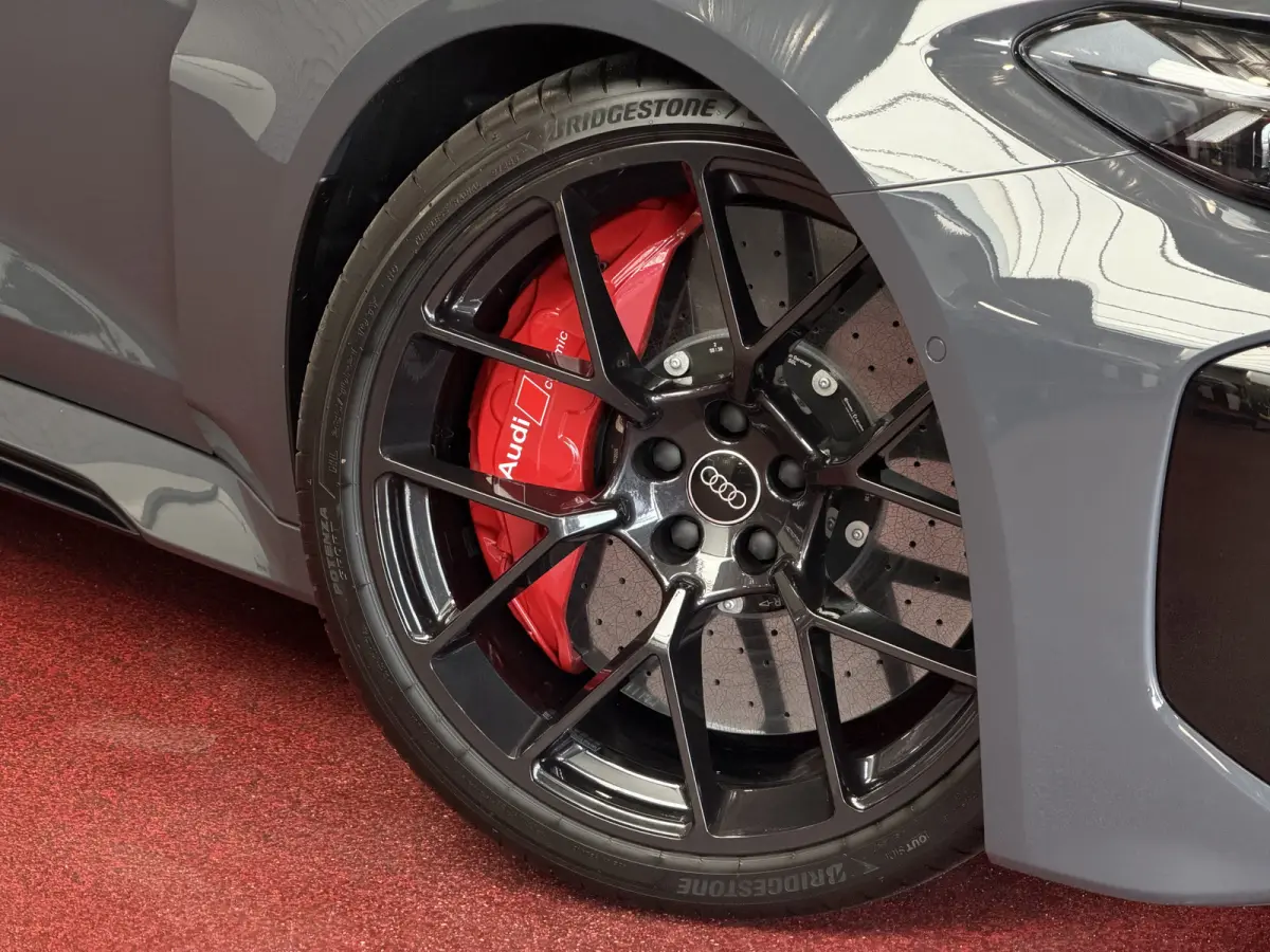 RS5 Keramisch | Audi Sportpakket | Smart.Glass | Tech-Pro | HeadUp | Sportuitlaat | Panorama | B&O 3D | RS Sportstoelen Plus |