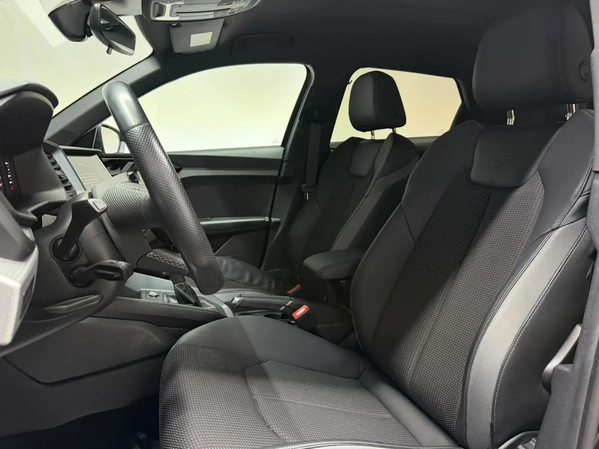 30 TFSI S Line KeylessGo CarPlay Navi LED Matrix