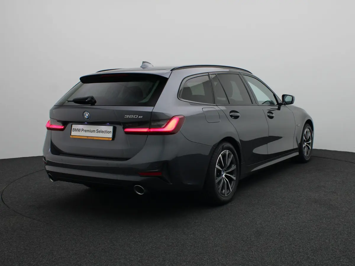320e Business Edition Plus | High Executive | SoH 83% | Sportstoelen  | Extra Getint Glas Achter | Laserlight | 17''