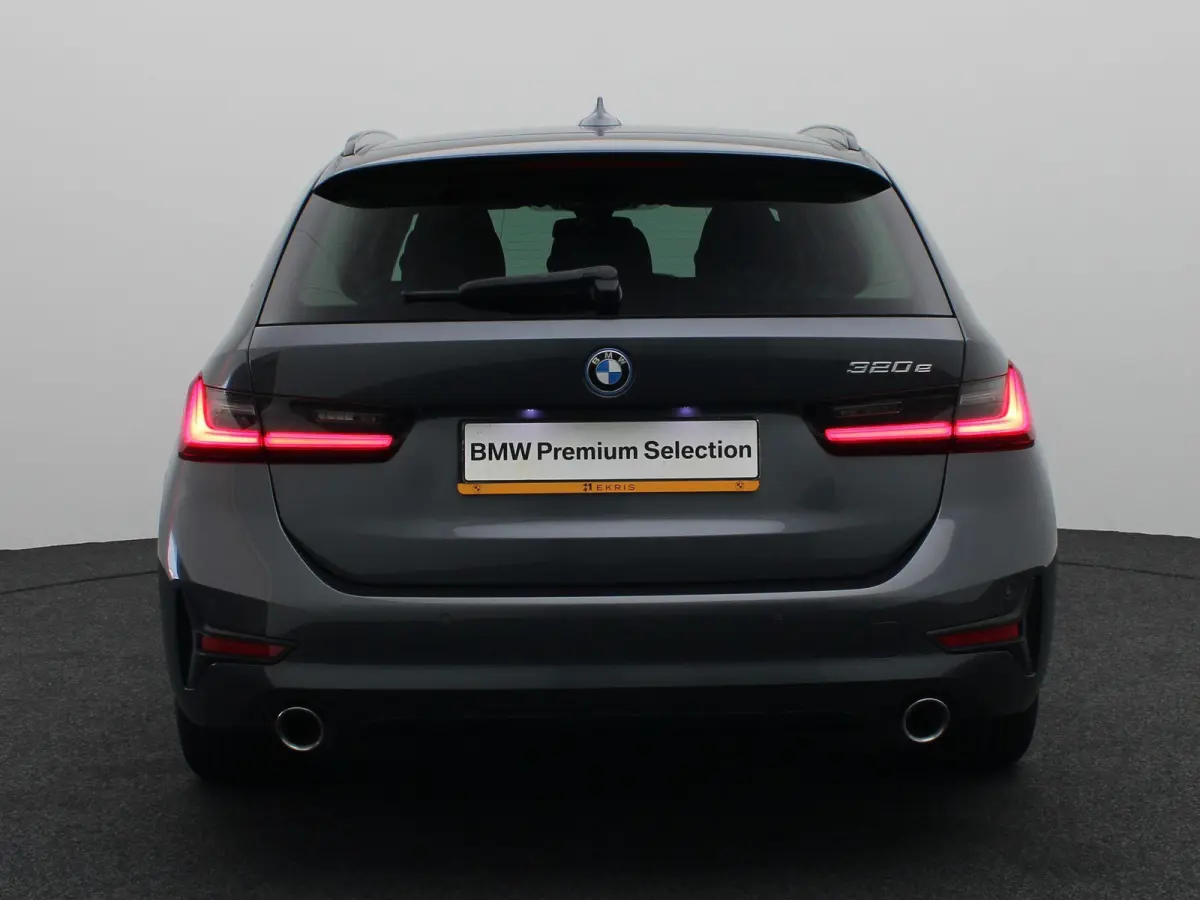 320e Business Edition Plus | High Executive | SoH 83% | Sportstoelen  | Extra Getint Glas Achter | Laserlight | 17''