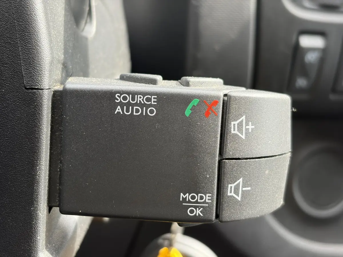 2.0 MultiJet L2H1*HAAK*CAM*A/C*CRUISE*PDC*3-PERS*
