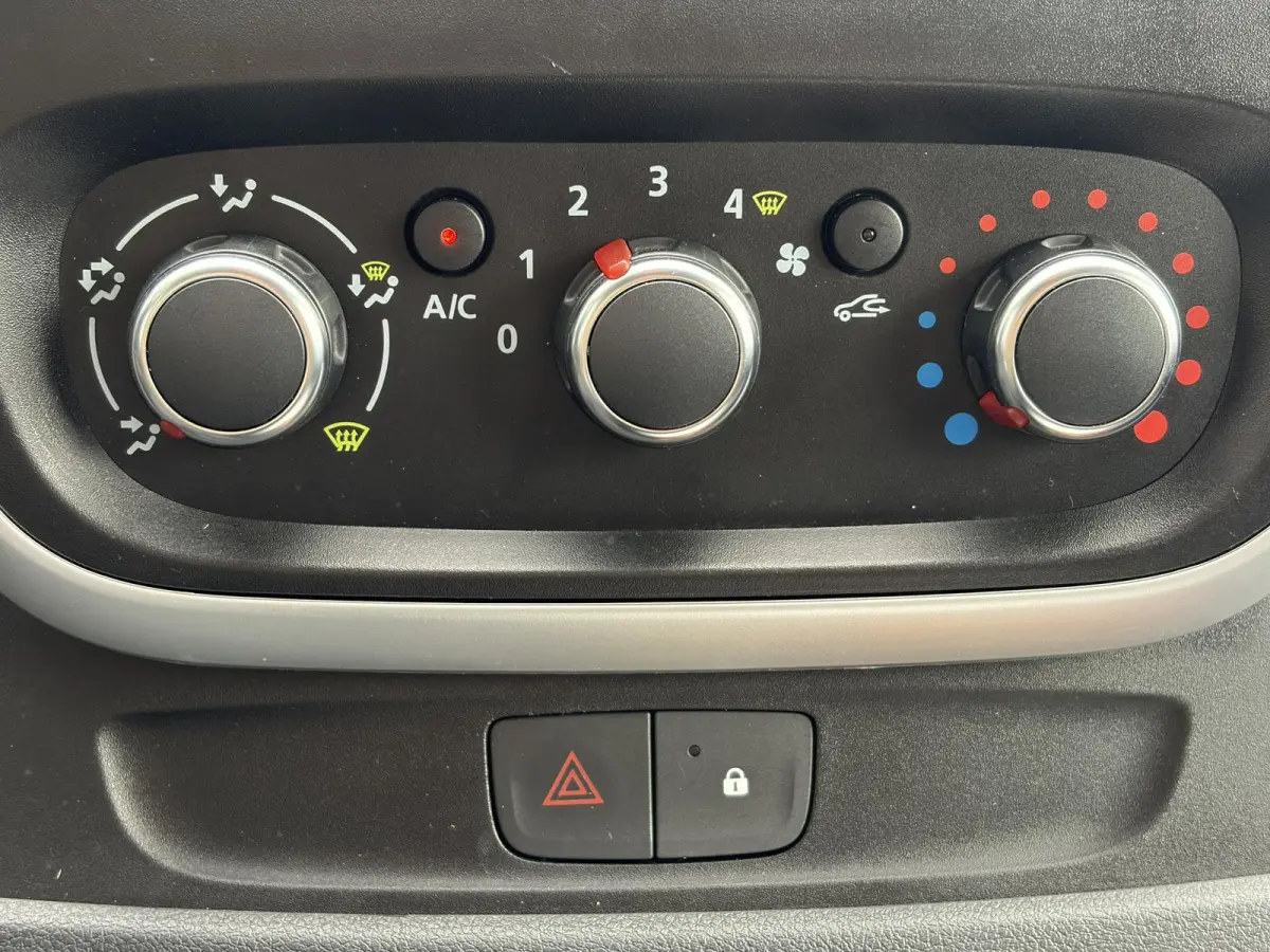 2.0 MultiJet L2H1*HAAK*CAM*A/C*CRUISE*PDC*3-PERS*