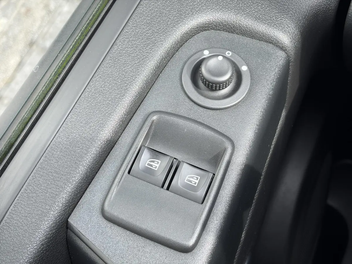 2.0 MultiJet L2H1*HAAK*CAM*A/C*CRUISE*PDC*3-PERS*