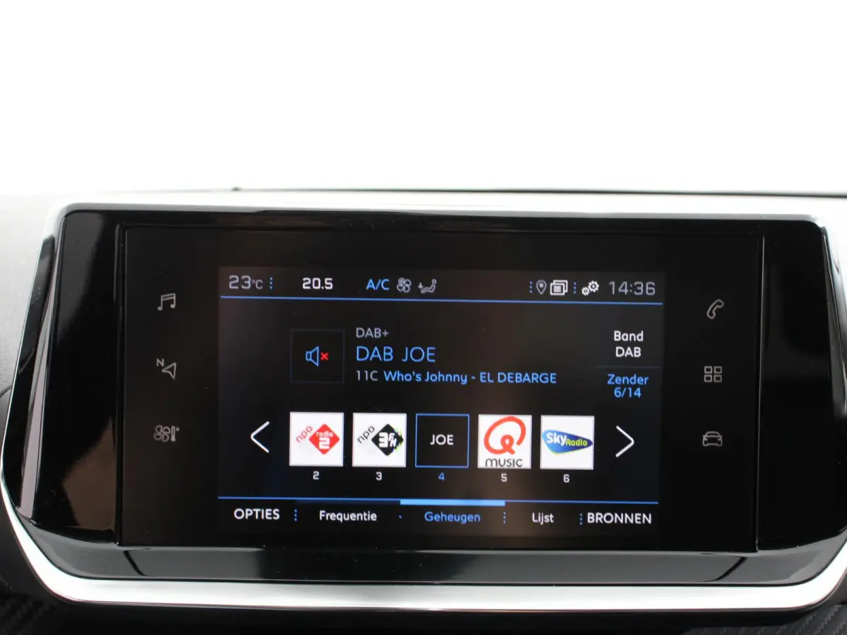 1.2 PureTech Allure Navigatie Cruise control Lichtmetalen velgen Climate control Parkeersensor achter Apple Carplay/ Android auto Camera