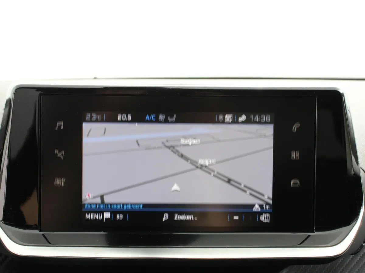 1.2 PureTech Allure Navigatie Cruise control Lichtmetalen velgen Climate control Parkeersensor achter Apple Carplay/ Android auto Camera