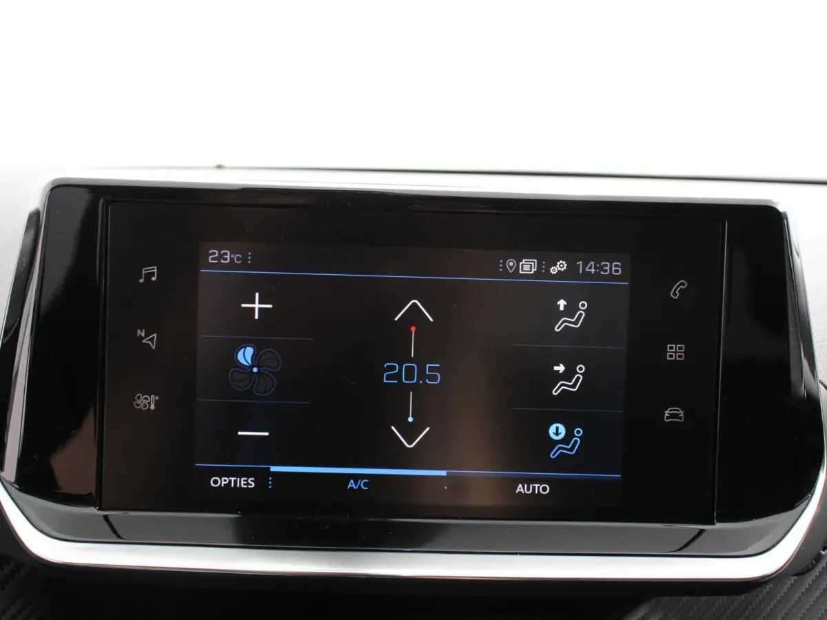 1.2 PureTech Allure Navigatie Cruise control Lichtmetalen velgen Climate control Parkeersensor achter Apple Carplay/ Android auto Camera