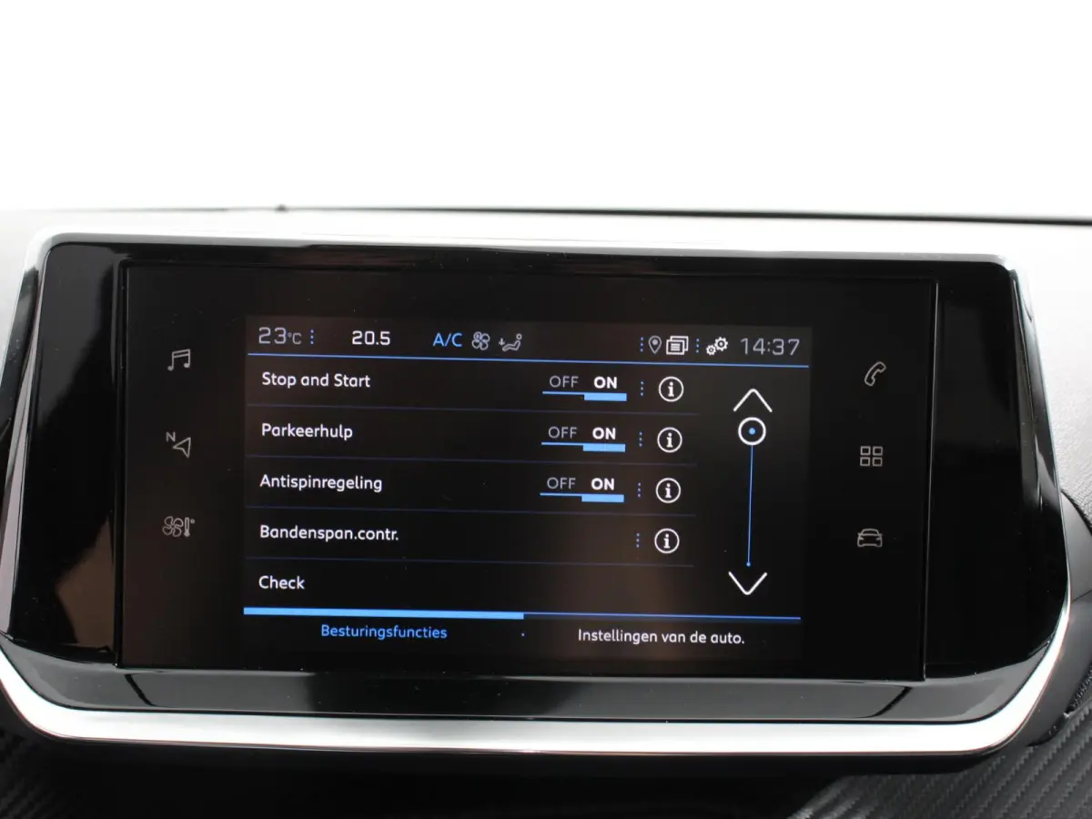 1.2 PureTech Allure Navigatie Cruise control Lichtmetalen velgen Climate control Parkeersensor achter Apple Carplay/ Android auto Camera