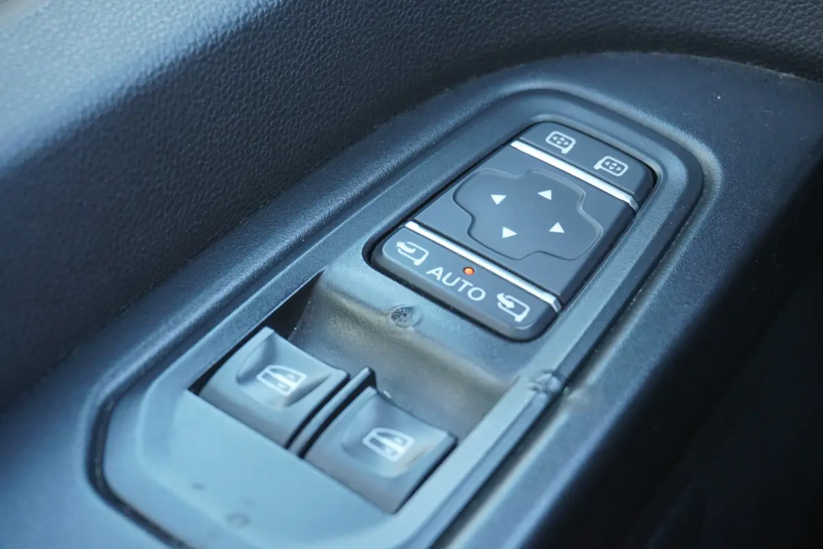 2.0 dCi 130PK EURO 6 Airco - Navi - Cruise - €15.950,- Excl.
