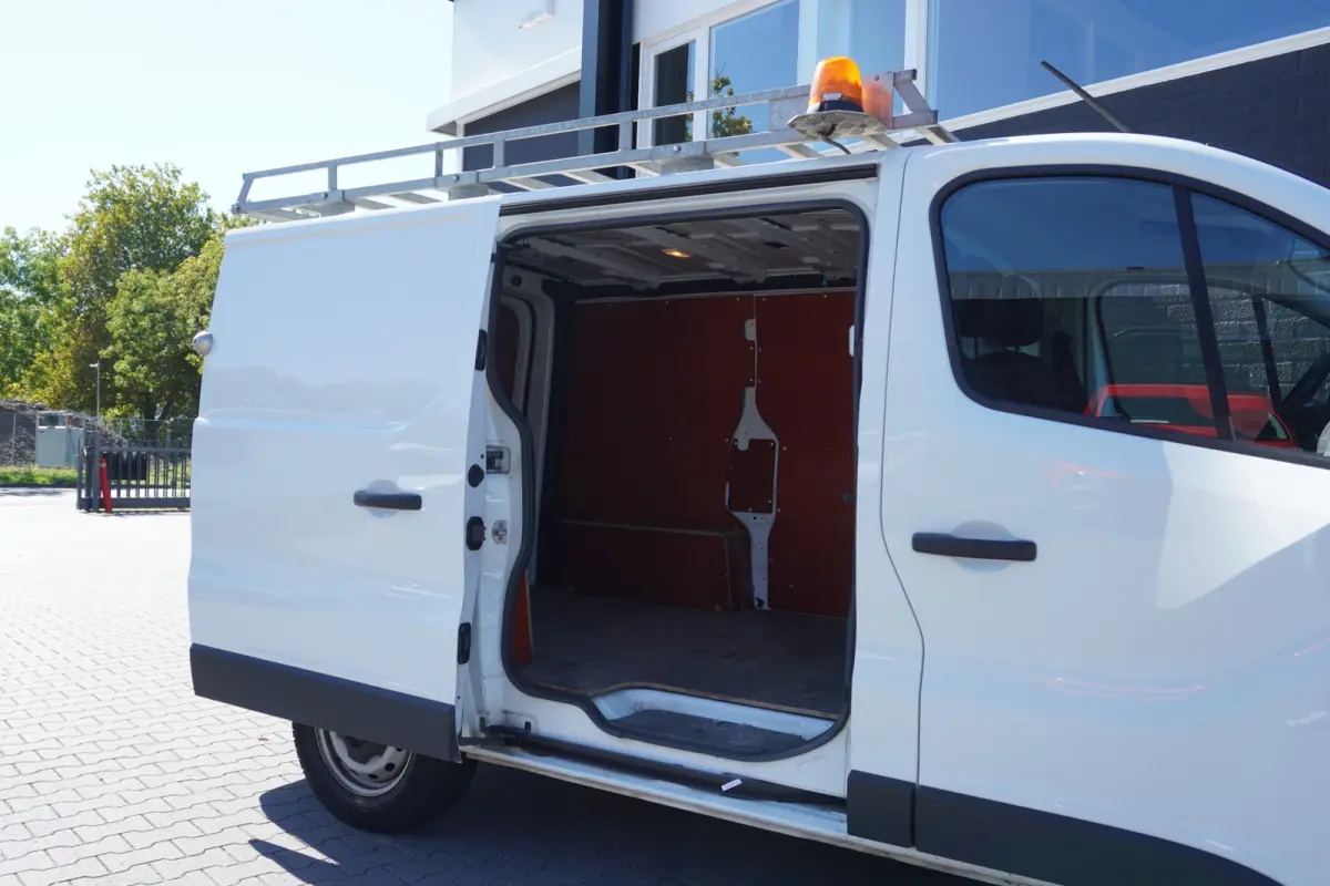 2.0 dCi 130PK EURO 6 Airco - Navi - Cruise - €15.950,- Excl.
