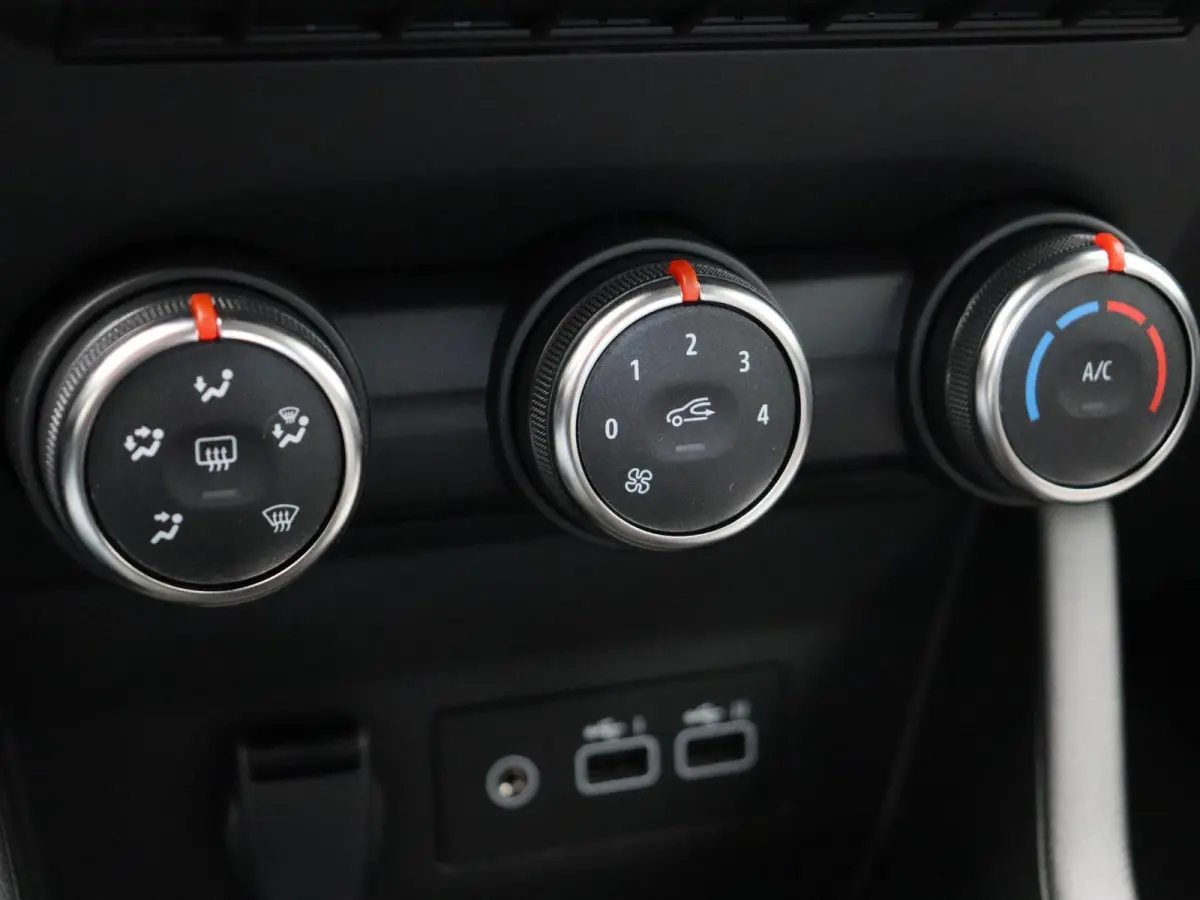TCe 90pk GPF evolution | Airco | Parkeersensoren achter | Cruise control | Apple carplay | Vierseizoenbanden |